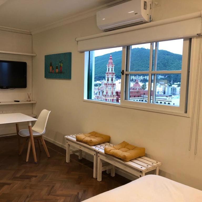 Monoambiente en Pleno Centro Vista al Cerro - One-Bedroom Apartment - 4