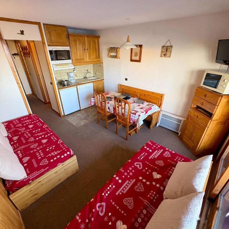 Cozy apartment near the ski slopes - Apartment - 3