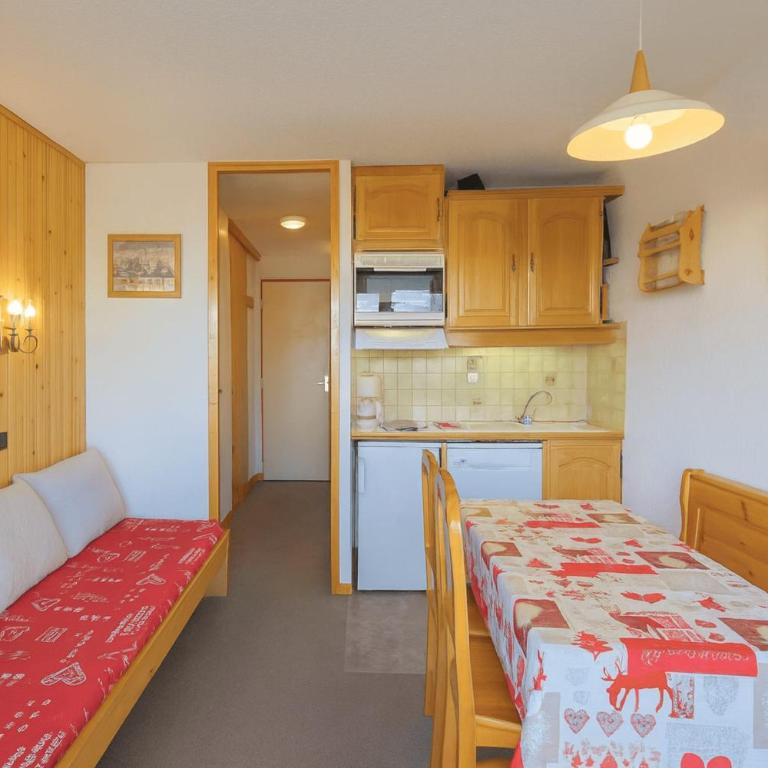 Cozy apartment near the ski slopes - Apartment - 4