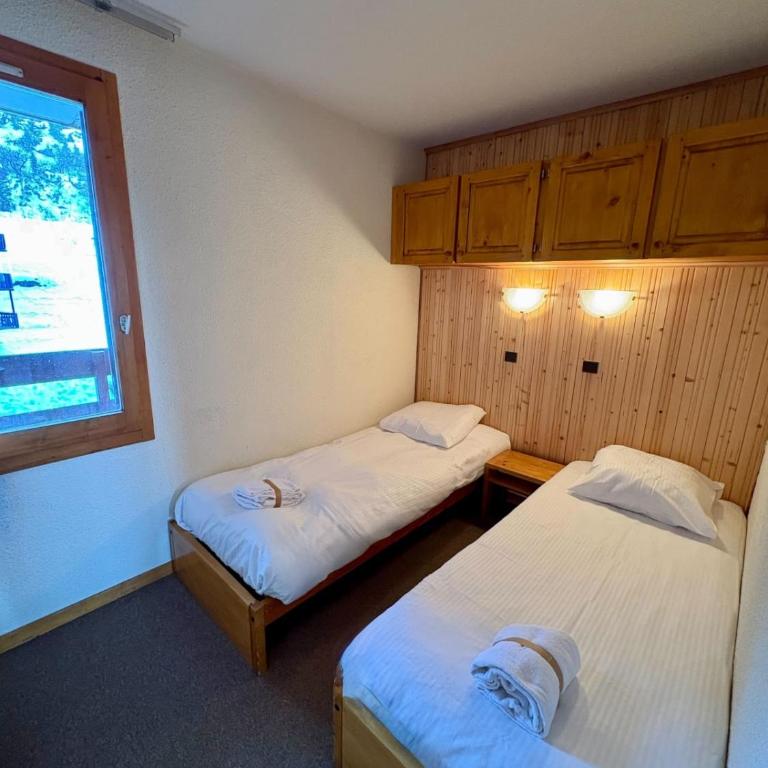 Cozy apartment near the ski slopes - Apartment - 8