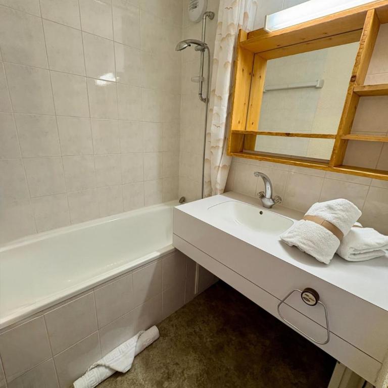 Cozy apartment near the ski slopes - Apartment - 11