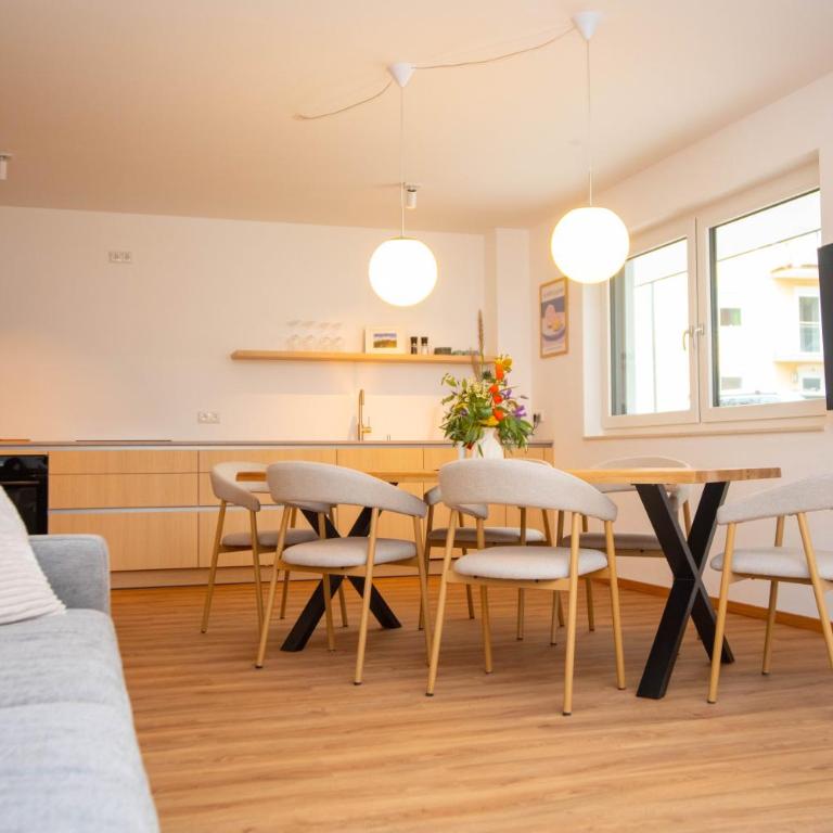 Bergflair Füssen Ferienwohnungen in der Altstadt - Deluxe Apartment mit 2 Schlafzimmern und Gartenblick - 1