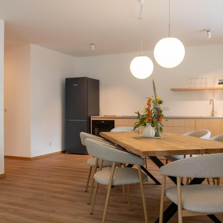 Bergflair Füssen Ferienwohnungen in der Altstadt - Deluxe Apartment mit 2 Schlafzimmern und Gartenblick - 8