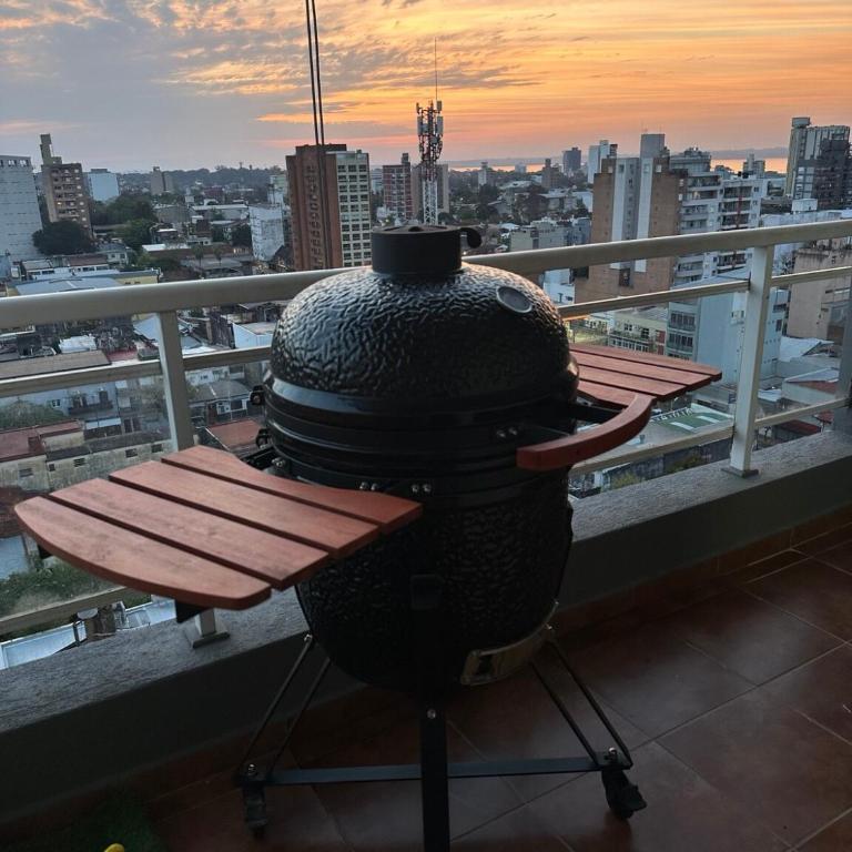 Amplio depto con balcón y parrilla en microcentro - Two-Bedroom Apartment - 5