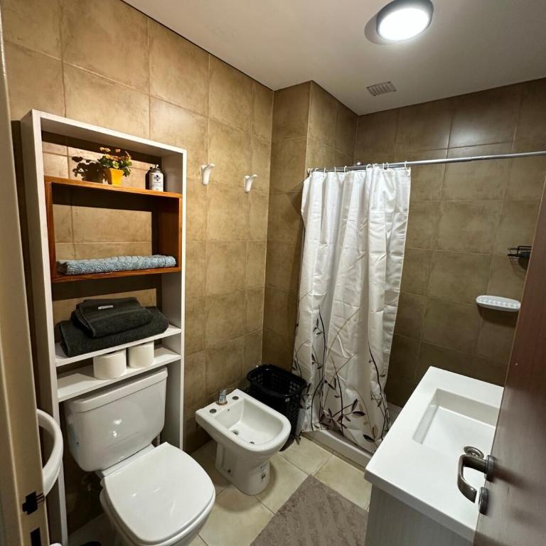 Amplio depto con balcón y parrilla en microcentro - Two-Bedroom Apartment - 9