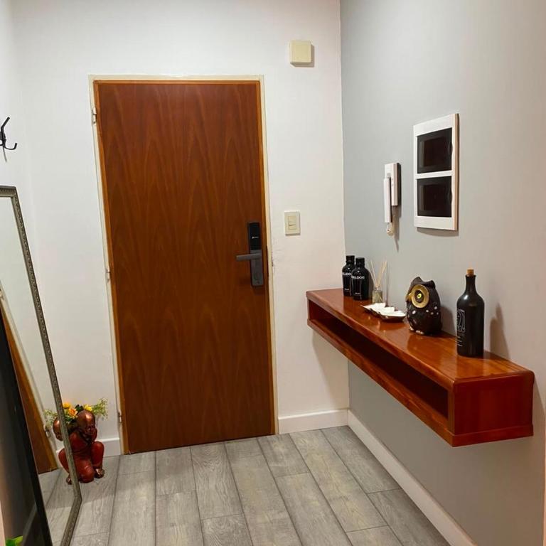 Amplio depto con balcón y parrilla en microcentro - Two-Bedroom Apartment - 12