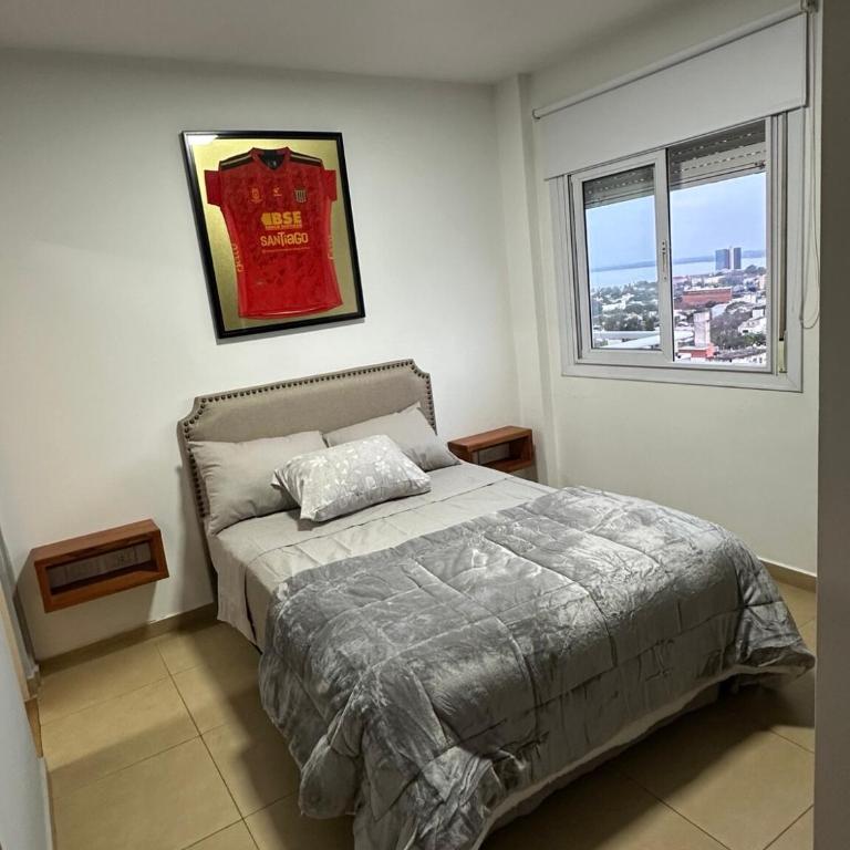 Amplio depto con balcón y parrilla en microcentro - Two-Bedroom Apartment - 13