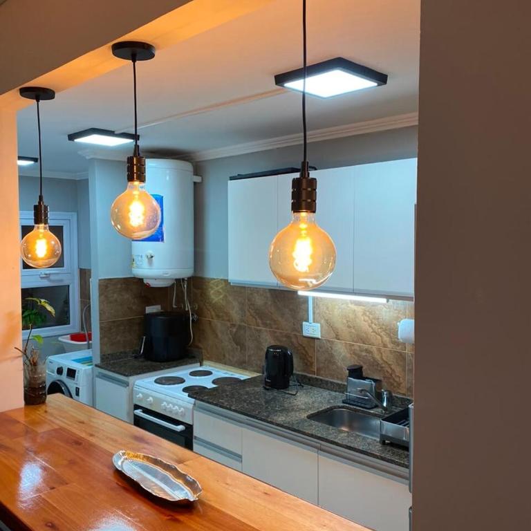 Amplio depto con balcón y parrilla en microcentro - Two-Bedroom Apartment - 14