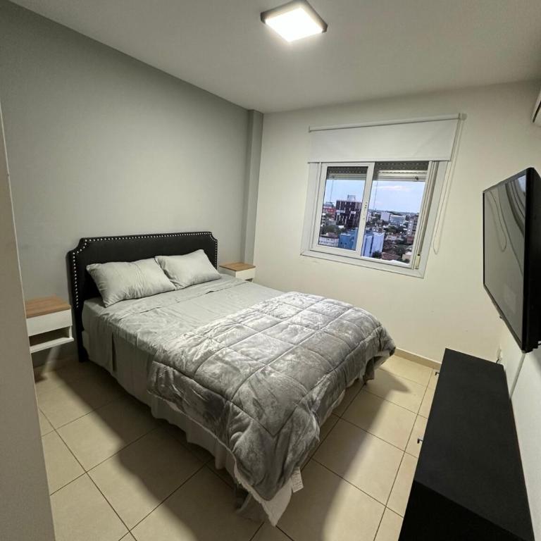 Amplio depto con balcón y parrilla en microcentro - Two-Bedroom Apartment - 20