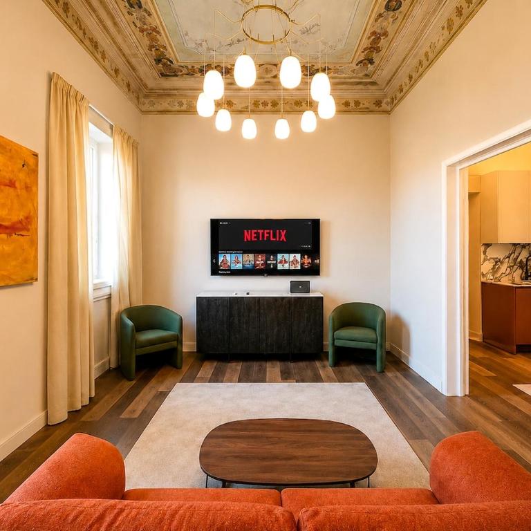 Florence Center - Design AC near Duomo & David - Three-Bedroom Apartment - 1