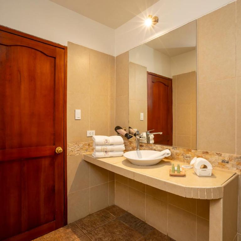 El Virrey by Katari - Superior Triple Room - 1