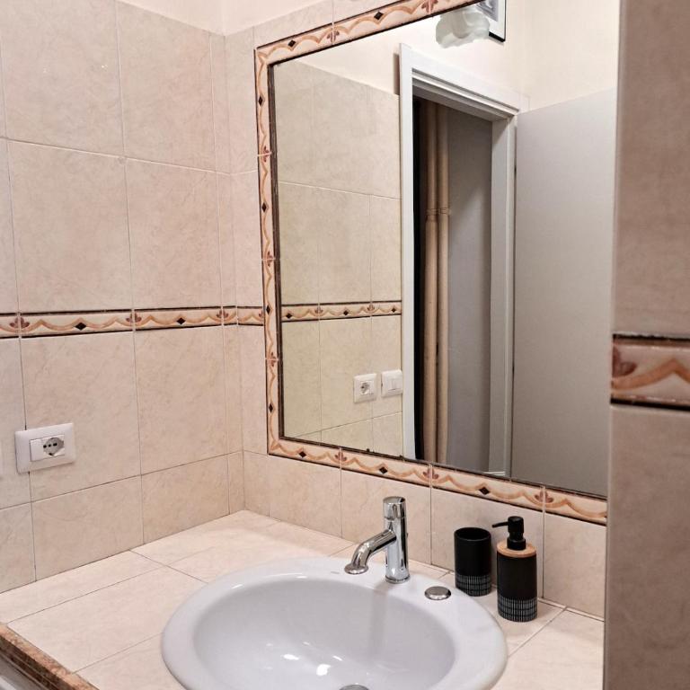 Lovely Vatican - Large Double Room - 11