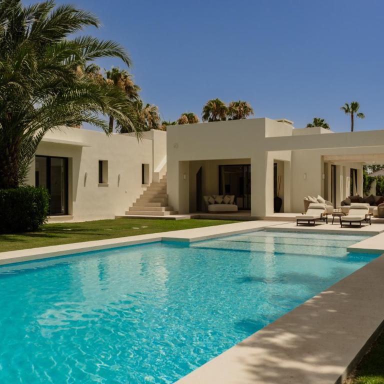 Villa Casa del Mar, by the beach, heated pool, Marbella - Villa - 1