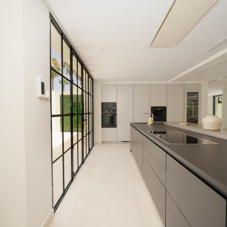 Villa Casa del Mar, by the beach, heated pool, Marbella - Villa - 10