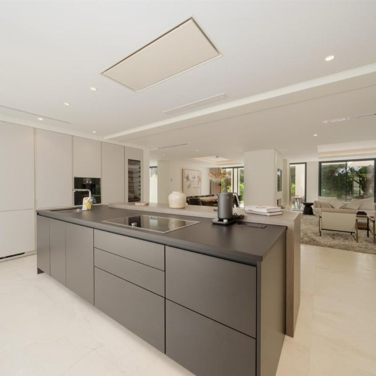 Villa Casa del Mar, by the beach, heated pool, Marbella - Villa - 14
