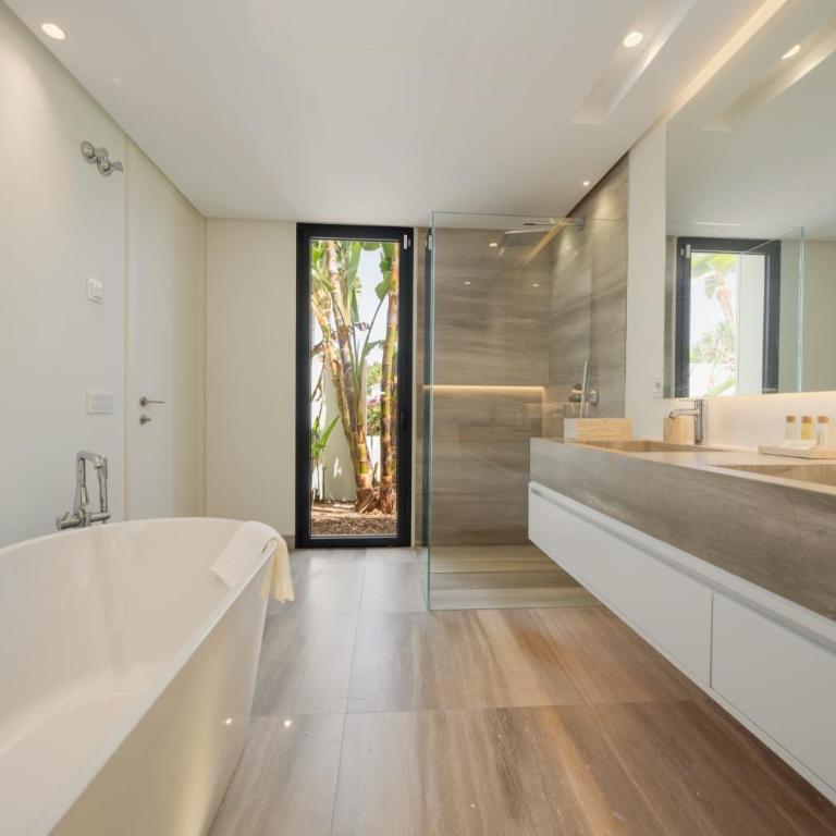 Villa Casa del Mar, by the beach, heated pool, Marbella - Villa - 23