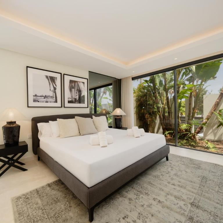 Villa Casa del Mar, by the beach, heated pool, Marbella - Villa - 17