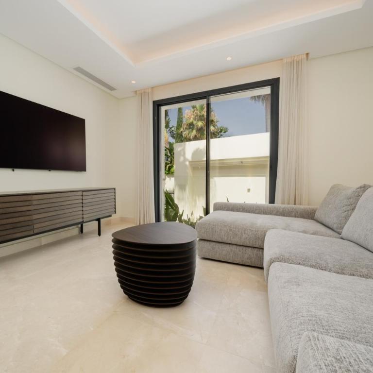 Villa Casa del Mar, by the beach, heated pool, Marbella - Villa - 28