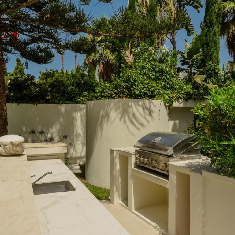 Villa Casa del Mar, by the beach, heated pool, Marbella - Villa - 33