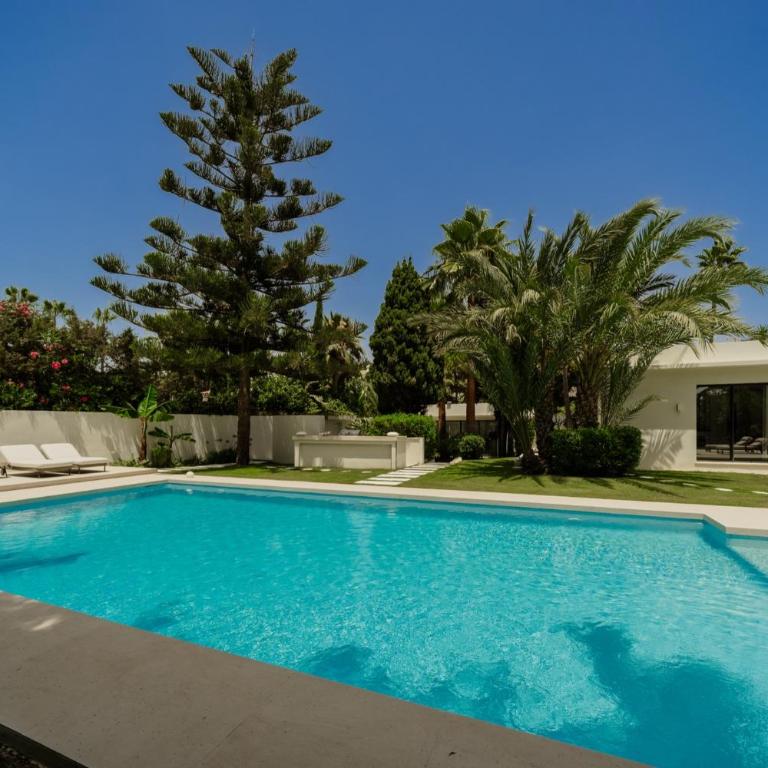 Villa Casa del Mar, by the beach, heated pool, Marbella - Villa - 34