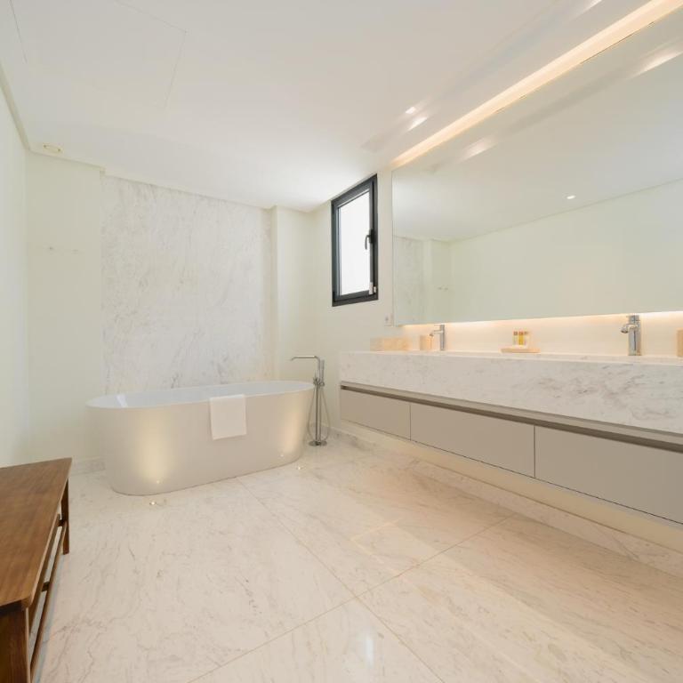 Villa Casa del Mar, by the beach, heated pool, Marbella - Villa - 51