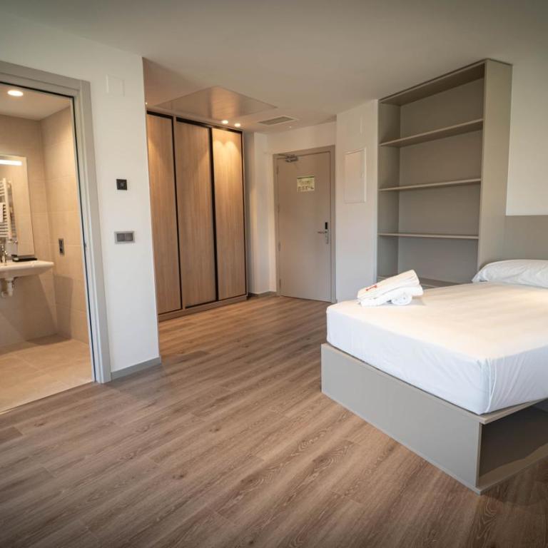 Mass Rooms León Campus - Habitación Doble con baño privado - 2 camas - 7