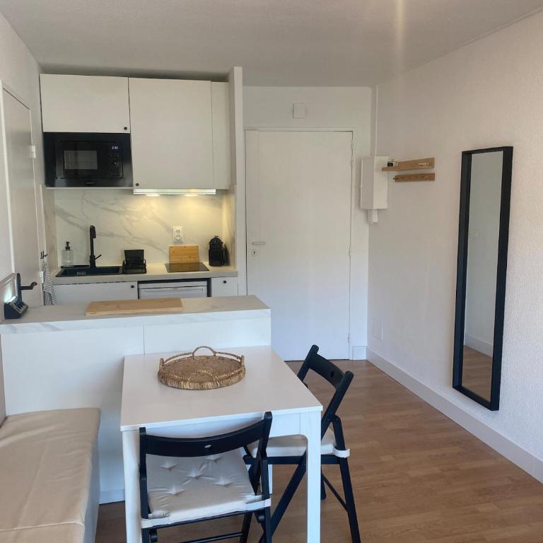 Appart centre ville - WIFI- Clim - Parking - Plage - Appartement 2 Chambres - 10