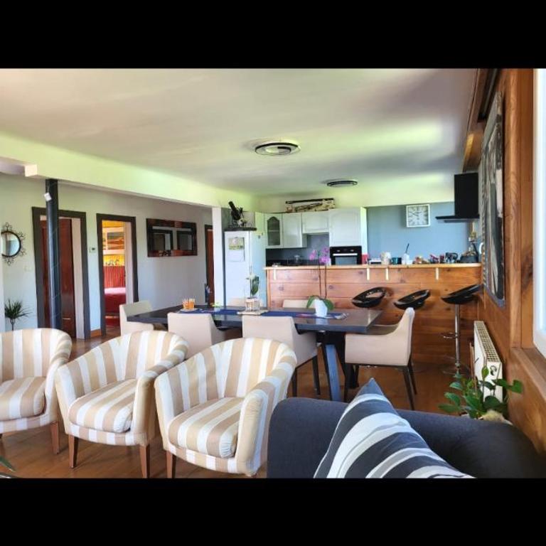 Dans un village savoyard a 1000 m d'altitude bel appartement spacieux de140m2 avec vue magnifique sur la montagne - Appartement avec Vue sur la Montagne - 14