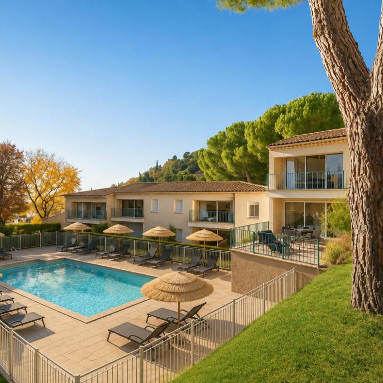 Résidence ALBIZIA - Cure Thermale, Piscine & Parking , Face au Château - Rénové 2026 - One-Bedroom Apartment with Garden - 1
