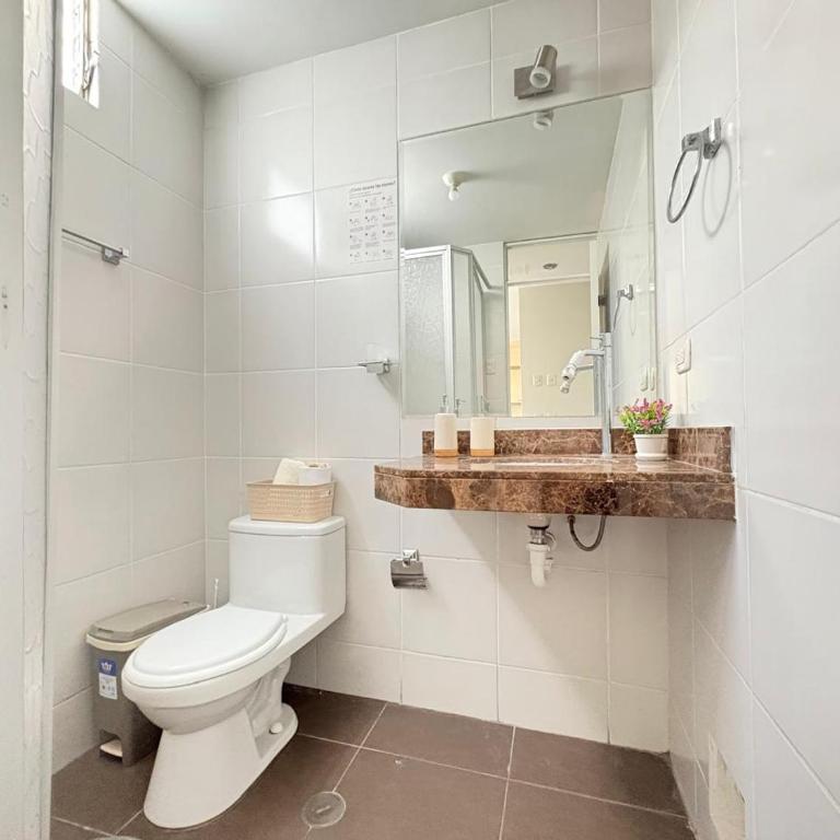 Confort y Estilo en Piura, tu estancia perfecta - Three-Bedroom Apartment - 4