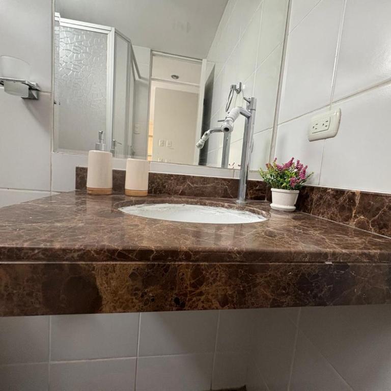 Confort y Estilo en Piura, tu estancia perfecta - Three-Bedroom Apartment - 5
