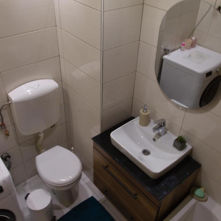 Modern 1-bedroom condo with free parking & fast WiFi - Apartman sa 1 Spavaćom Sobom - 18