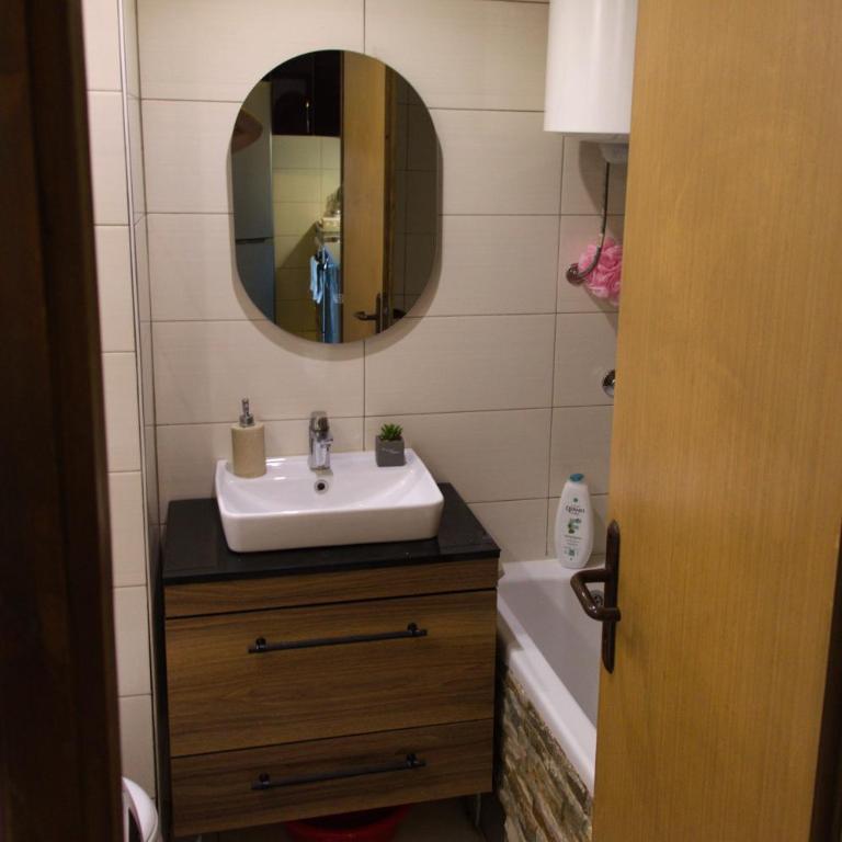 Modern 1-bedroom condo with free parking & fast WiFi - Apartman sa 1 Spavaćom Sobom - 16