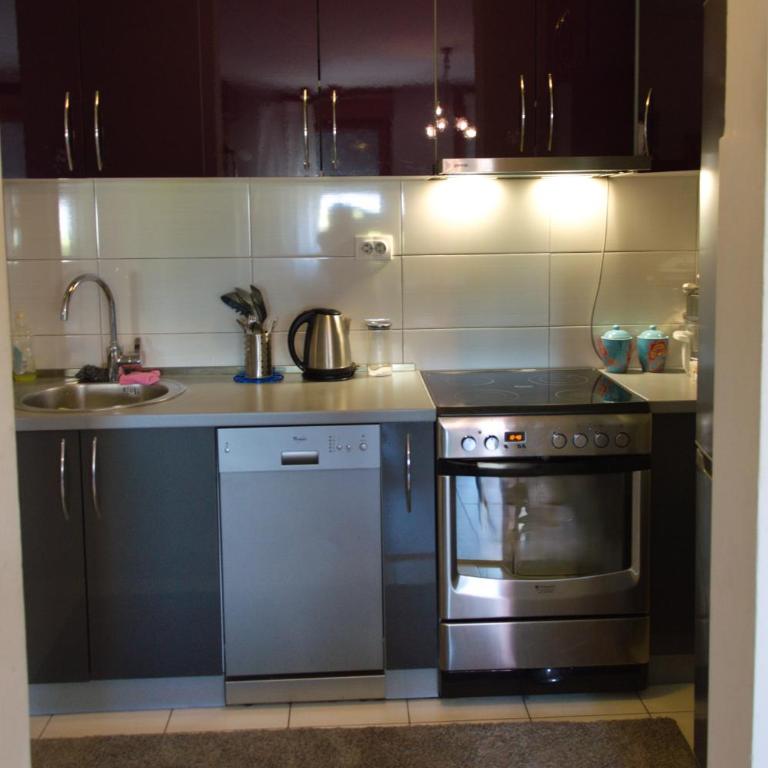 Modern 1-bedroom condo with free parking & fast WiFi - Apartman sa 1 Spavaćom Sobom - 9