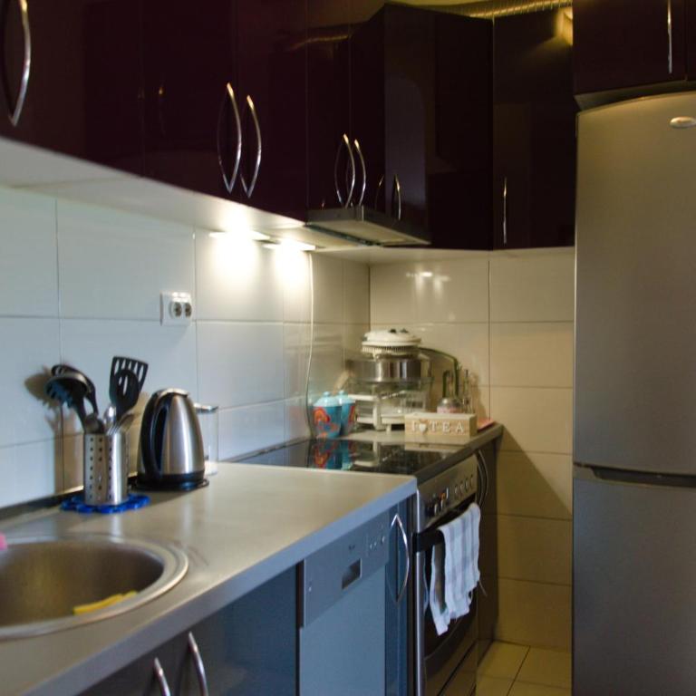 Modern 1-bedroom condo with free parking & fast WiFi - Apartman sa 1 Spavaćom Sobom - 12