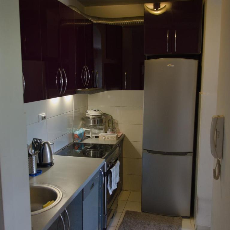 Modern 1-bedroom condo with free parking & fast WiFi - Apartman sa 1 Spavaćom Sobom - 13