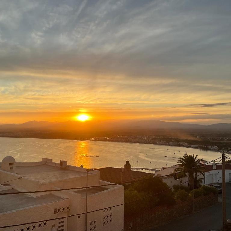 Apartamento con fabulosas vistas sobre la bahía de Roses- El Piset - One-Bedroom Apartment - 1