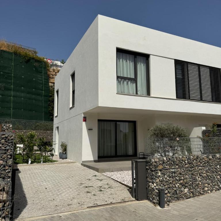 Elegant Holiday Home with Private Garden & Shared Pool - Casa de 3 dormitorios - 37