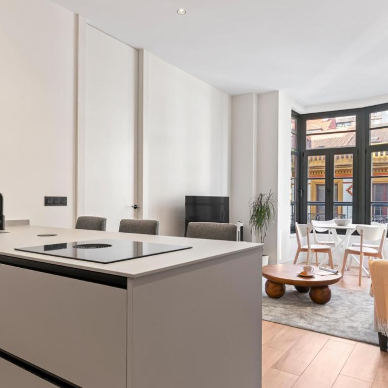 Espectacular apartamento en el centro, a 3 min de la playa de San Lorenzo - Apartamento de 2 dormitorios - 3