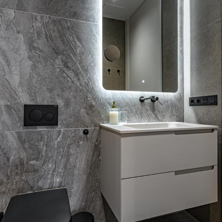 Espectacular apartamento en el centro, a 3 min de la playa de San Lorenzo - Apartamento de 2 dormitorios - 17