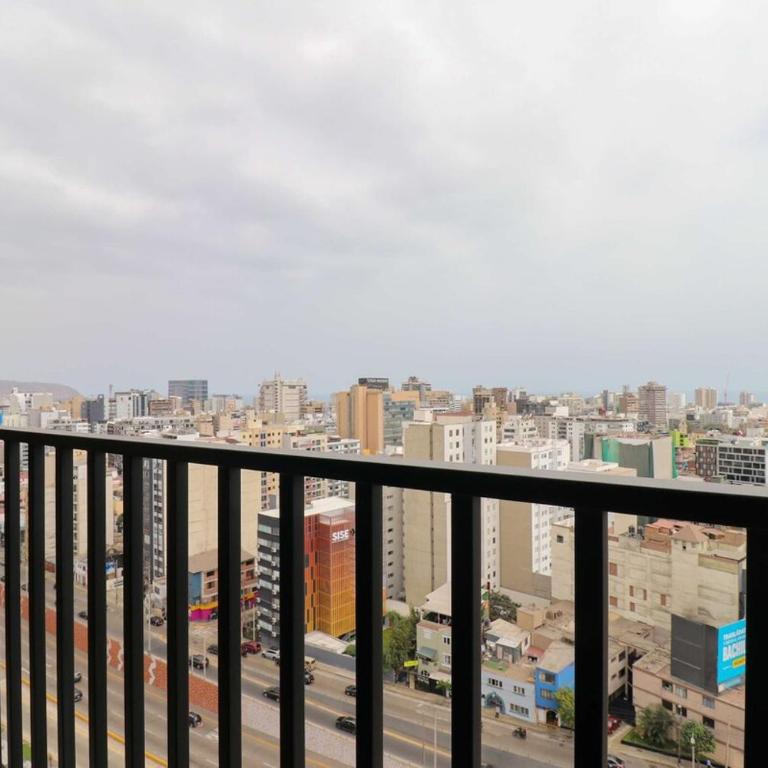 Cozy & Stylish 1BR with Pool Near Kennedy Park by Geko - One-Bedroom Apartment with Balcony - 13