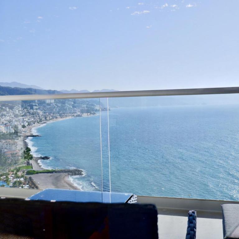 Comfortable 1-Bedroom Beachfront with Great Views - Appartement - 3