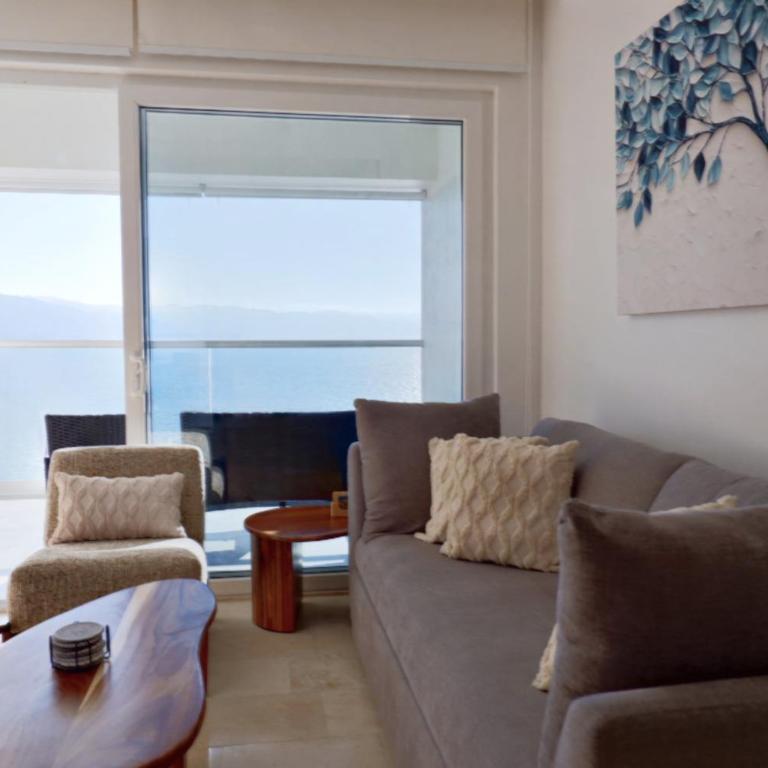 Comfortable 1-Bedroom Beachfront with Great Views - Appartement - 10