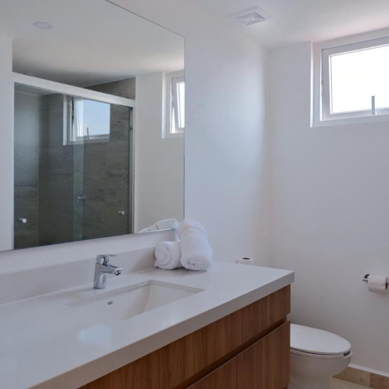 Comfortable 1-Bedroom Beachfront with Great Views - Appartement - 26