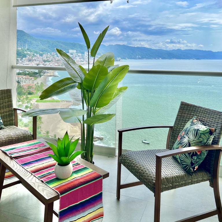 Vista Azul Sleek beachfront 1-bedroom condo with stunning bay views - One-Bedroom Apartment - 4