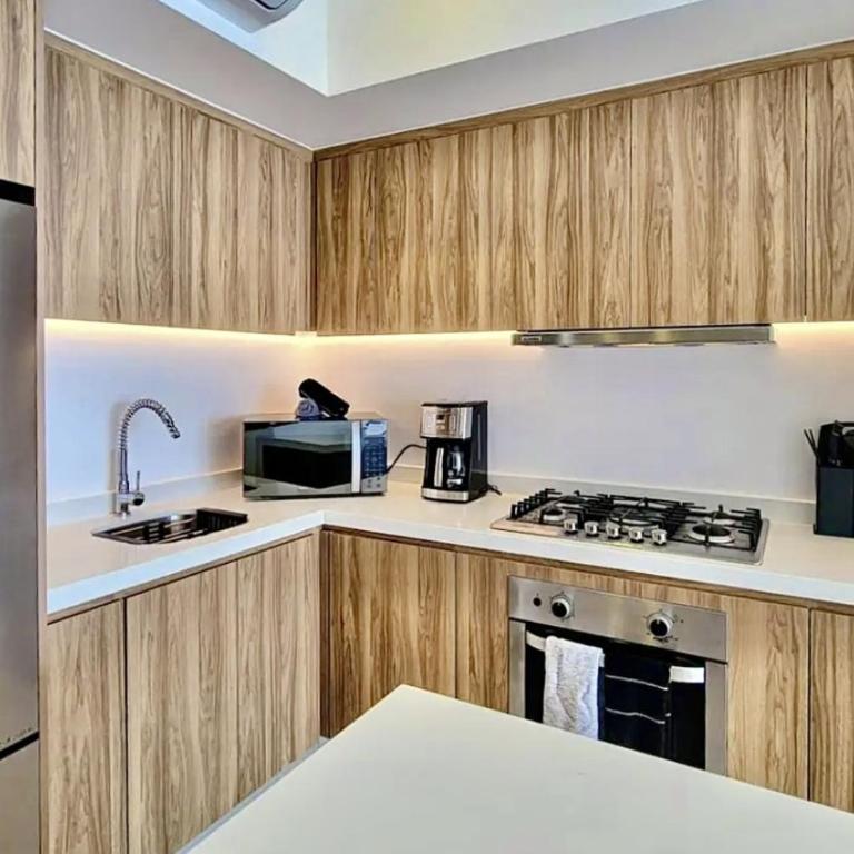 Vista Azul Sleek beachfront 1-bedroom condo with stunning bay views - One-Bedroom Apartment - 14