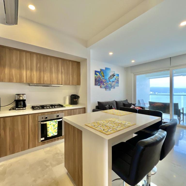 Vista Azul Sleek beachfront 1-bedroom condo with stunning bay views - One-Bedroom Apartment - 3
