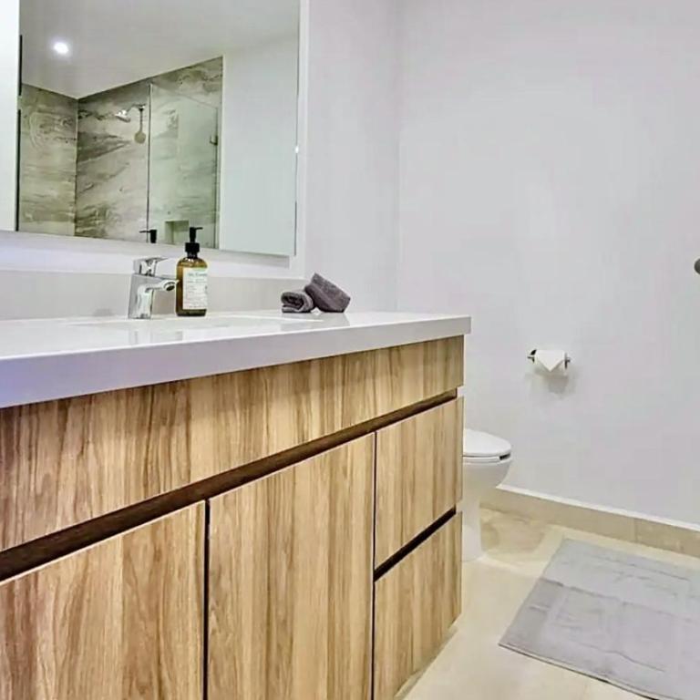 Vista Azul Sleek beachfront 1-bedroom condo with stunning bay views - One-Bedroom Apartment - 22