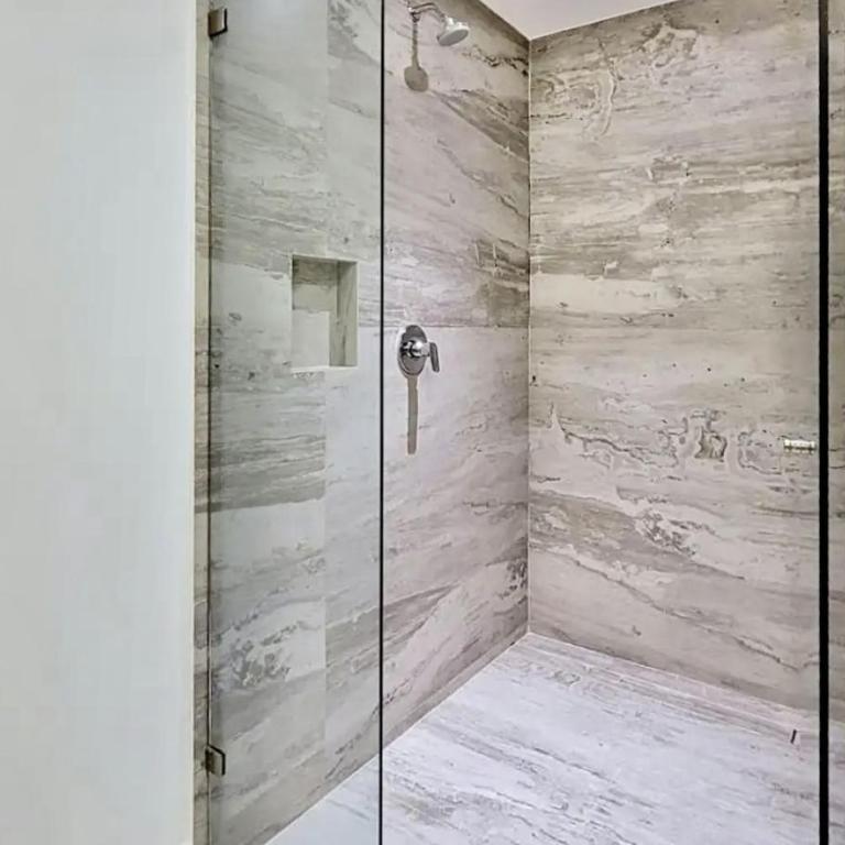 Vista Azul Sleek beachfront 1-bedroom condo with stunning bay views - One-Bedroom Apartment - 23