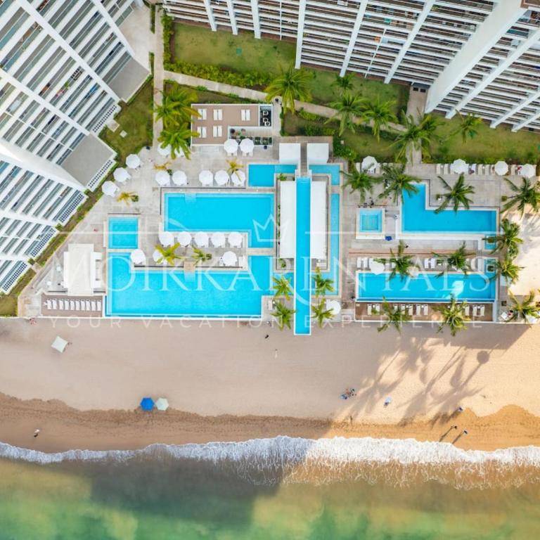 Vista Azul Sleek beachfront 1-bedroom condo with stunning bay views - One-Bedroom Apartment - 60